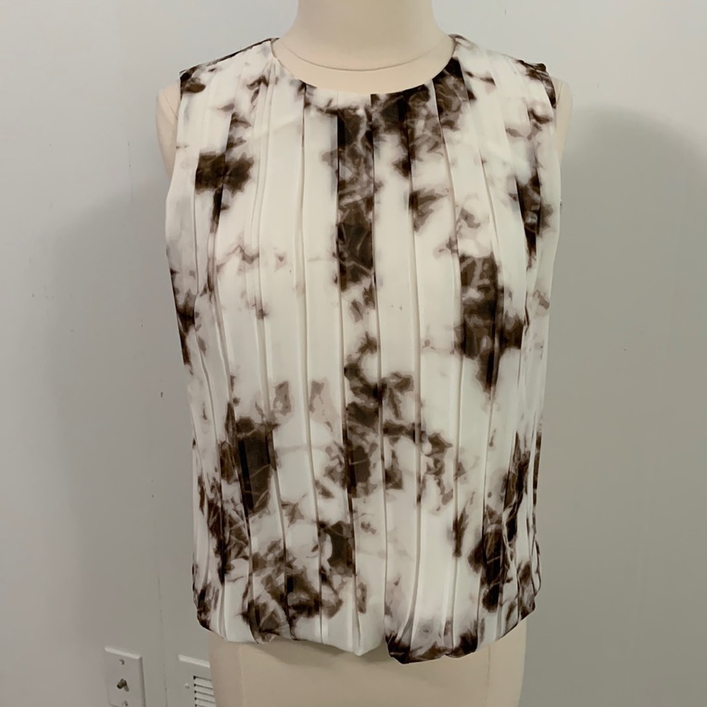 Calvin Klein Pleated Fully lined blouse Sz S very good condition buttons in back